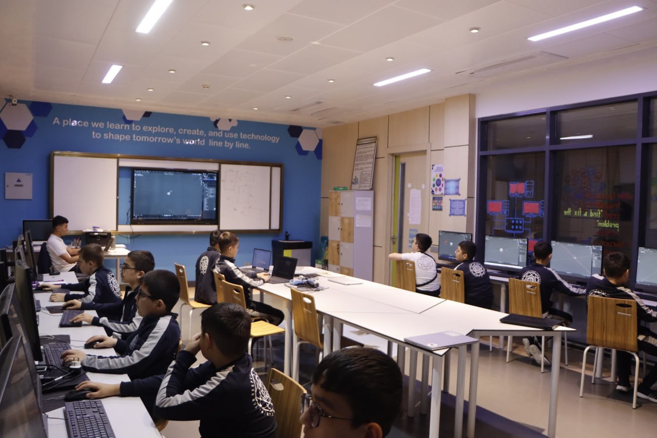 Members in a 3D modelling session